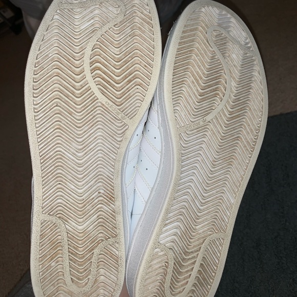 Women’s size 10 /Men’s size 8. Adidas Super Stars - Picture 6 of 7